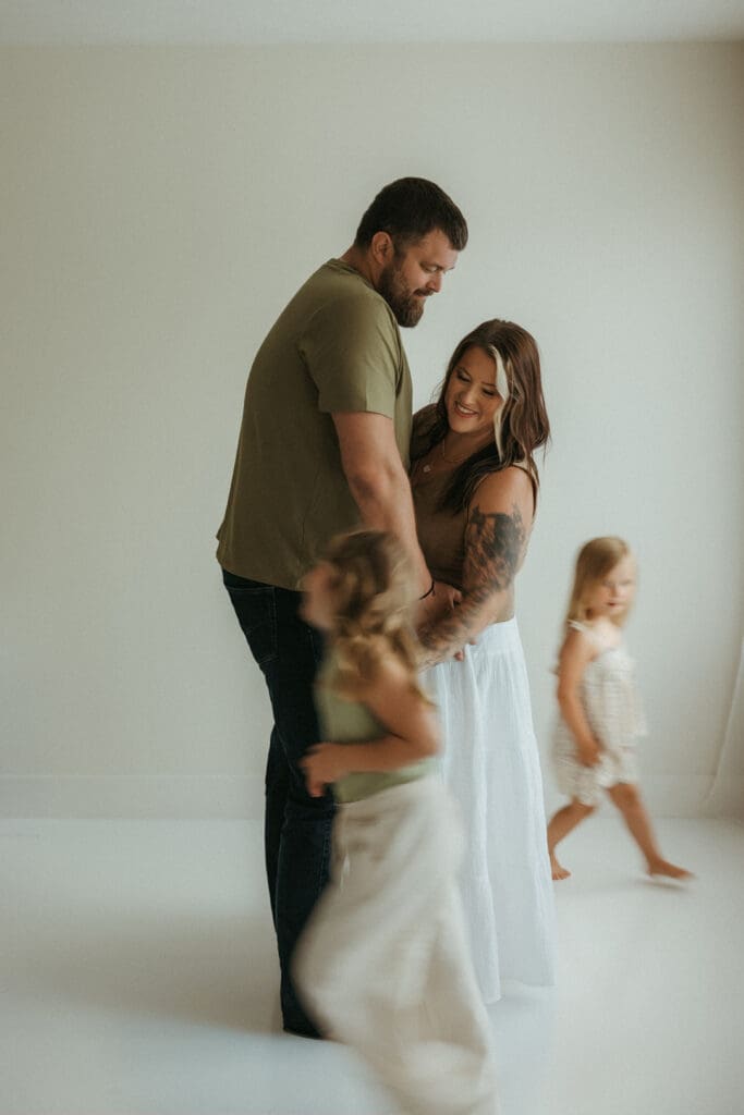 children circling mom and dad in a studio