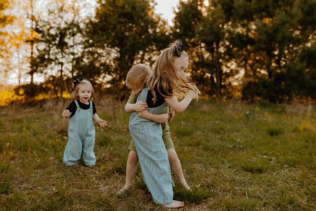 candid photograph during elkhart photo session with children