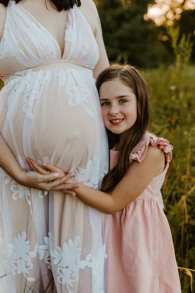 maternity photograph of daughter and mom
